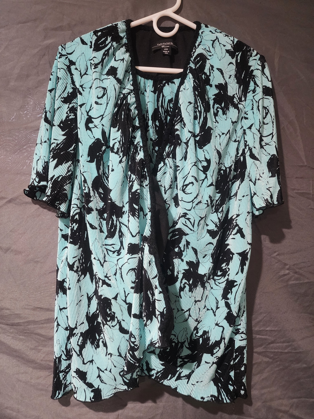 R&M Richards Woman 20W Aqua Blue Black Floral Plissé Asymmetrical Draped Top